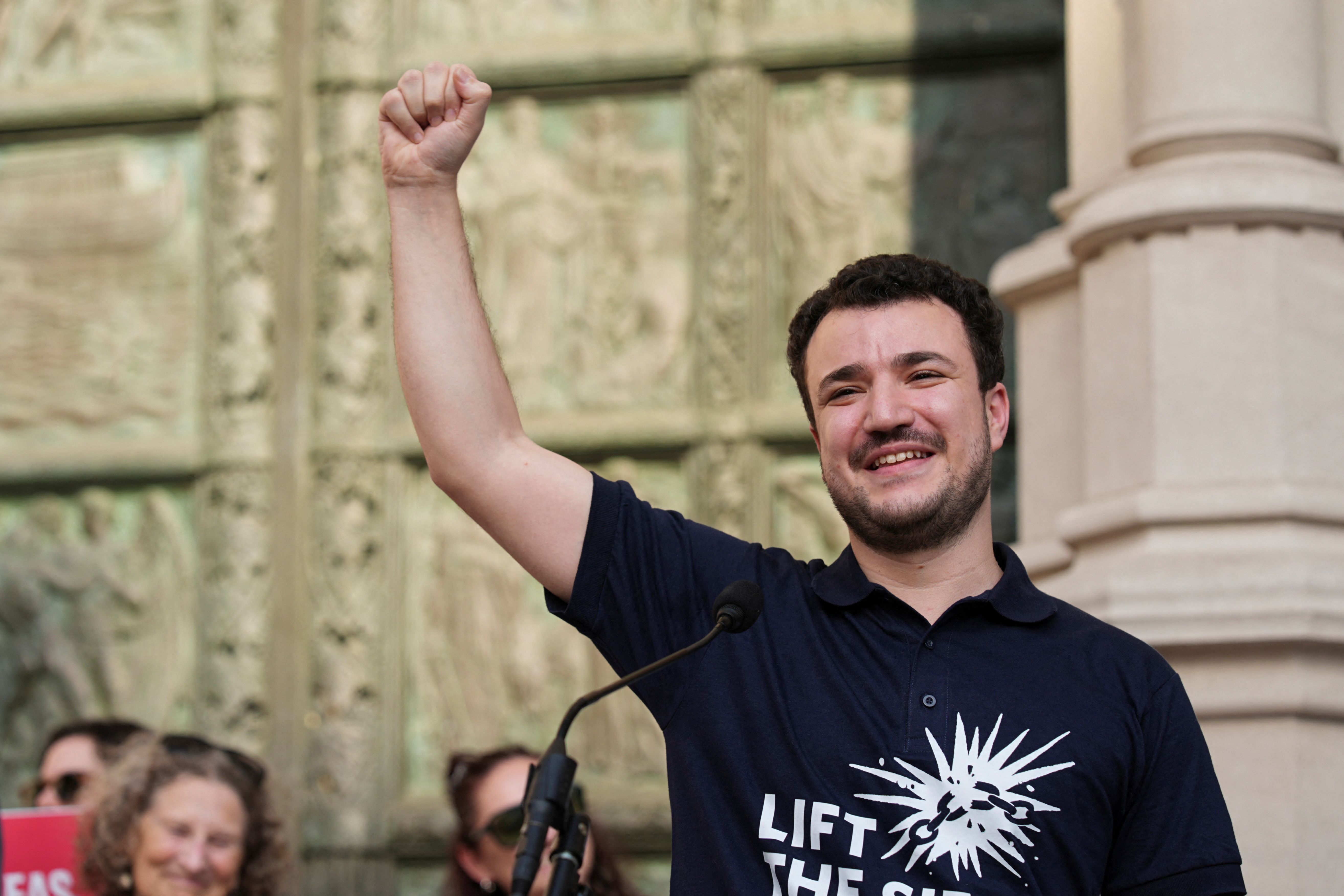 فعال فلسطینی بازداشت شده، از دولت ترامپ درخواست ۲۰ میلیون دلار غرامت کرد