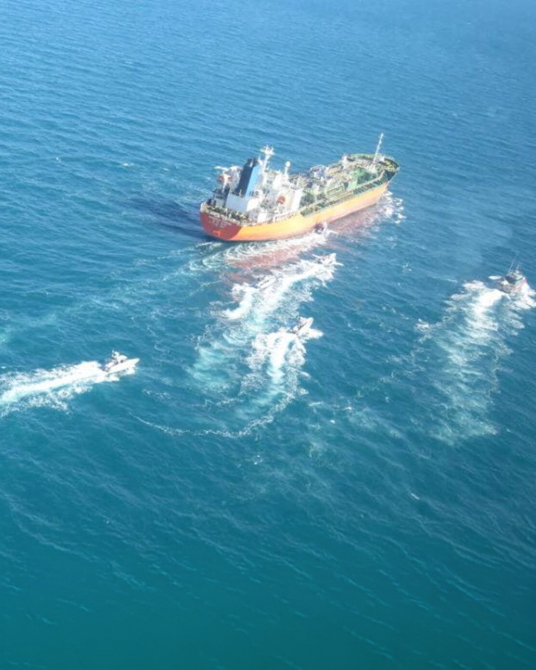 مجلس الدفاع الإيراني: عبور الدول "غير المعادية" من مضيق هرمز مشروط بالتنسيق مع طهران