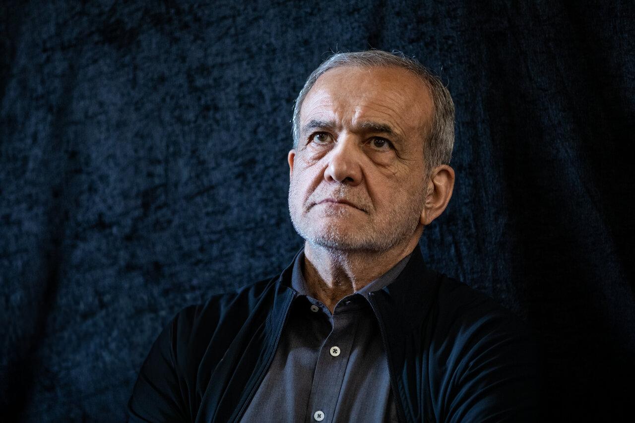 الرئيس الإيراني: نواجه "حربًا شاملة بكل أبعادها" وسنُحبط "العدو" ونصيبه باليأس