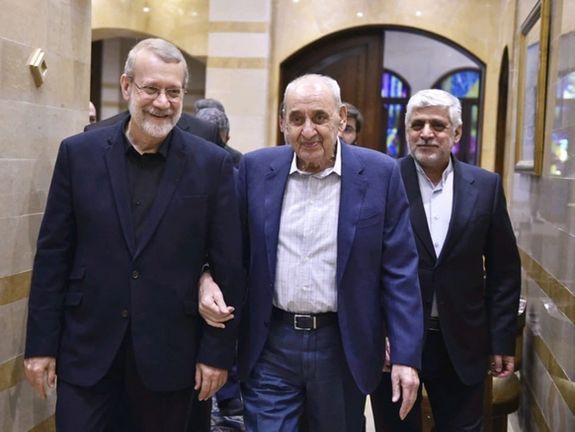 نبیه بری، رییس پارلمان لبنان، در کنار علی لاریجانی، فرستاده علی خامنهای، بیروت، ۲۵ آبان