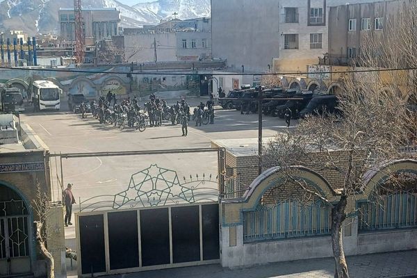 سينمائيون إيرانيون: إطلاق النار على المحتجين السلميين جريمة لا مبرر لها