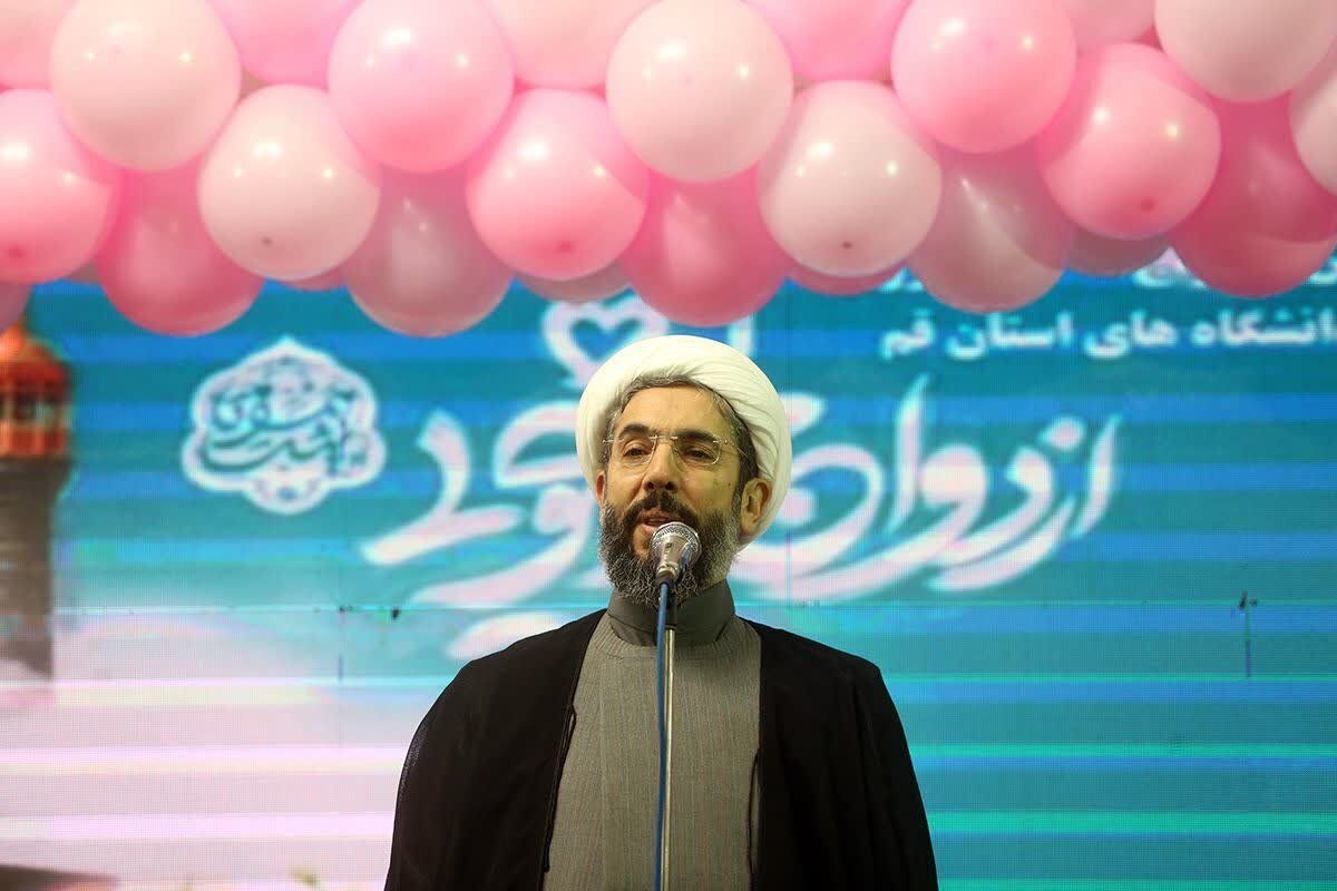 نماینده خامنه‌ای در دانشگاه‌ها: مال ناپاک آرامش را از زندگی می‌برد