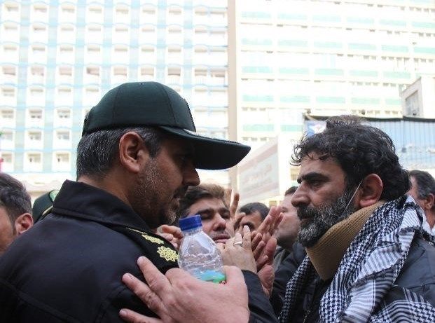 گروهی از مجروحان جنگ ایران و عراق در اعتراض به وضع معیشتی خود تجمع کردند