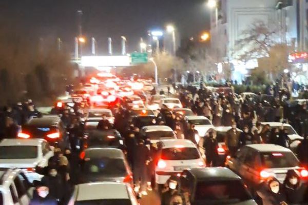 پیام مخاطب از مشهد: از بالای ساختمان رستوران مردم را به رگبار بستند