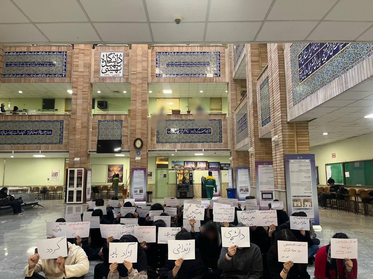 دومین روز خیزش دانشجویان در حمایت از انقلاب ملی علیه جمهوری اسلامی