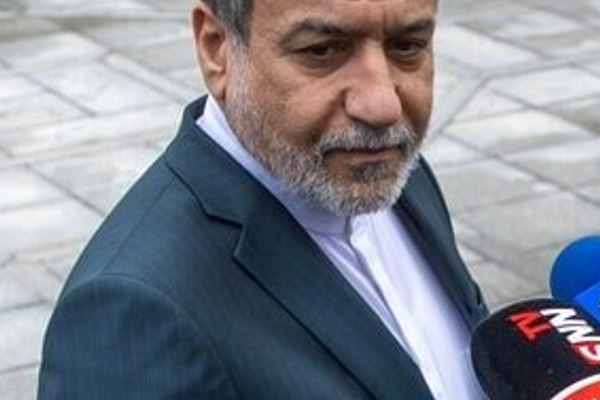 عراقجي: الإفراج عن مواطنين فرنسيين في إيران بـ"الرأفة الإسلامية"