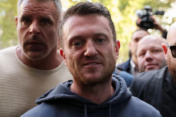 British activist Tommy Robinson pledges to burn Khamenei's image