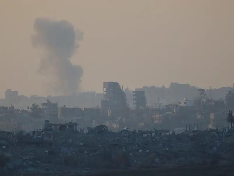 خشية التورط المباشر بالحرب.. الحرس الثوري الإيراني يسحب كبار قادته وعشرات الضباط من سوريا