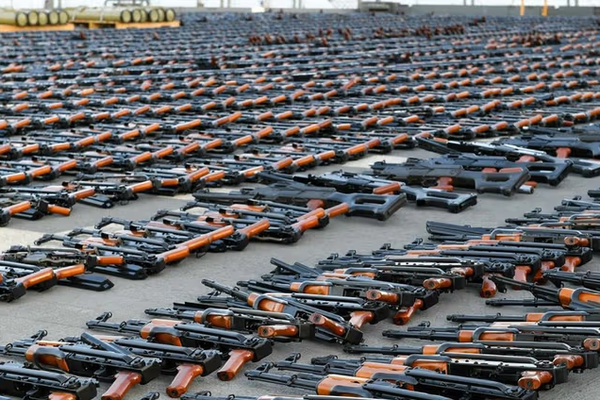 القوات اليمنية تصادر سفينة تحمل أسلحة إيرانية كانت متجهة إلى الحوثيين