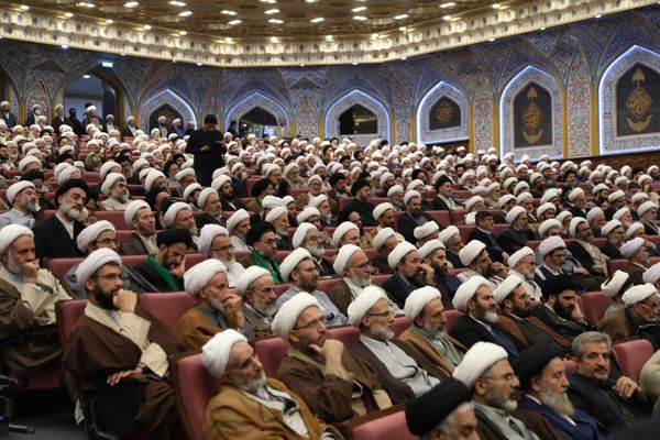 أكثر من 2000 رجل دين في إيران يفتون بـ"إباحة دم ترامب وماله"