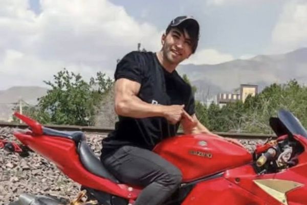 مسعود رضایینو، معروف به «مسعود فنر»، مربی هنرهای رزمی، در هنگام کمک به مجروحان، کشته شد