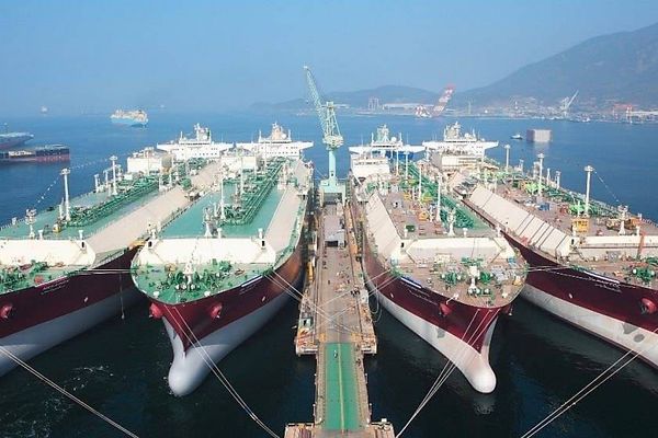 إيران تعرض نفطها في الصين بخصومات أكبر