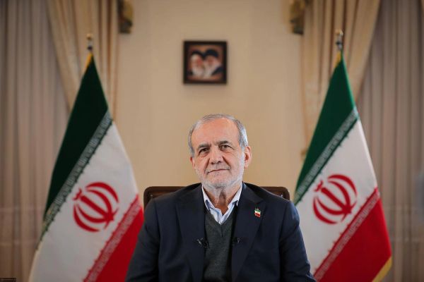 الرئيس الإيراني: كسرنا المحظورات بشأن المساس بسعر البنزين