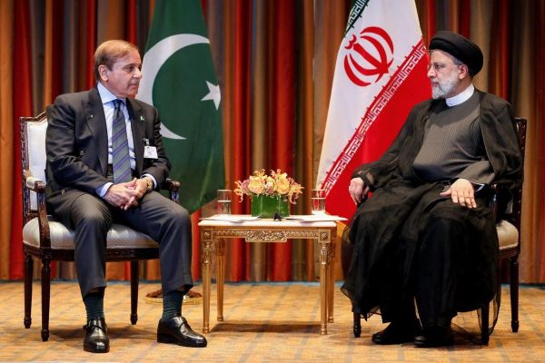 بعد التوترات العسكرية مع باكستان .. أول زيارة للرئيس الإيراني إلى إسلام آباد