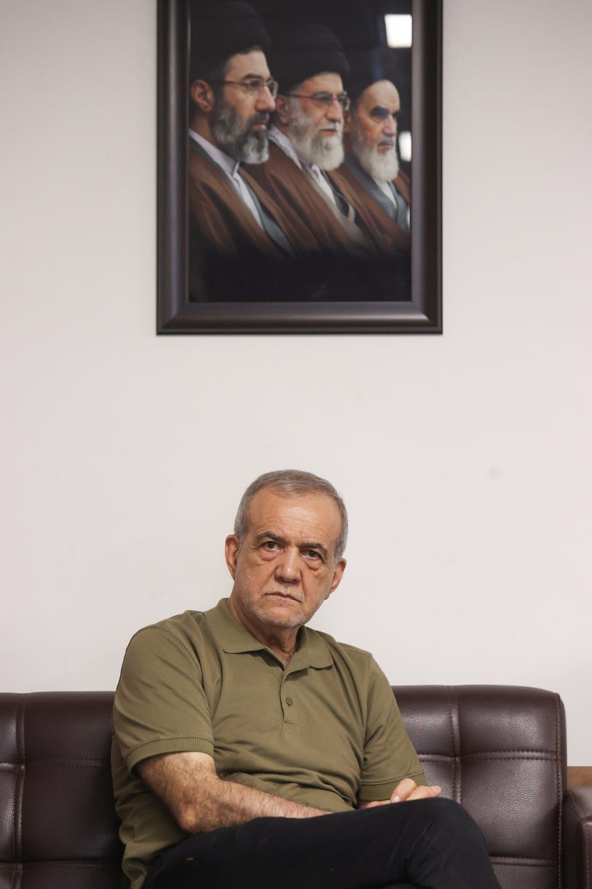 الرئيس الإيراني: لو أمر مجتبى خامنئي بعدم التفاوض لامتثلنا بالتأكيد