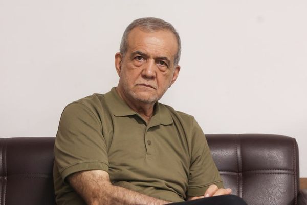 الرئيس الإيراني: لو أمر مجتبى خامنئي بعدم التفاوض لامتثلنا بالتأكيد