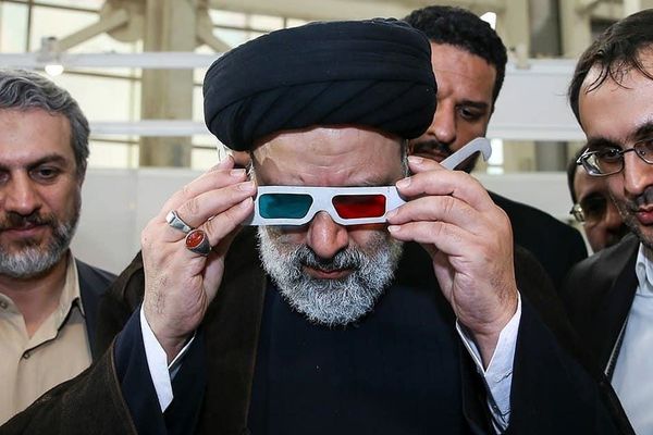 Iran's President Struggles To Define His Discourse And End Impasse