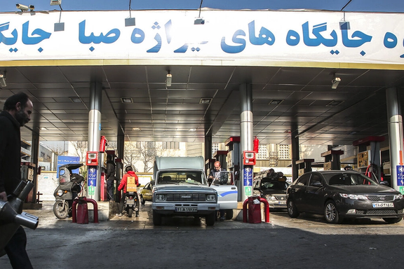 موقع إيراني: الحكومة وضعت إطارًا جديدًا لرفع أسعار الوقود