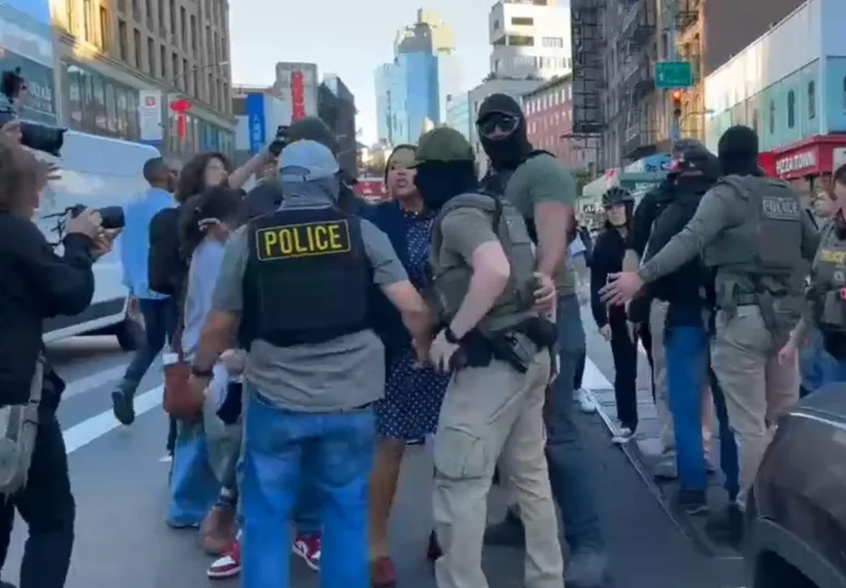  یورش ماموران مهاجرت آمریکا به محله چینی‌ها در نیویورک با اعتراض گسترده روبه‌رو شد