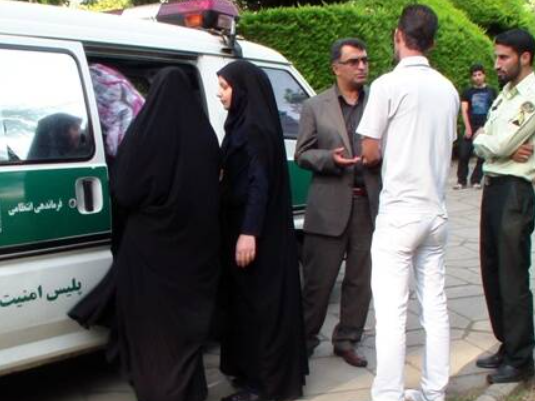 فرمانده انتظامی بوشهر از بازداشت یک زن بهدلیل «درگیری با زن آمر به معروف» خبر داد