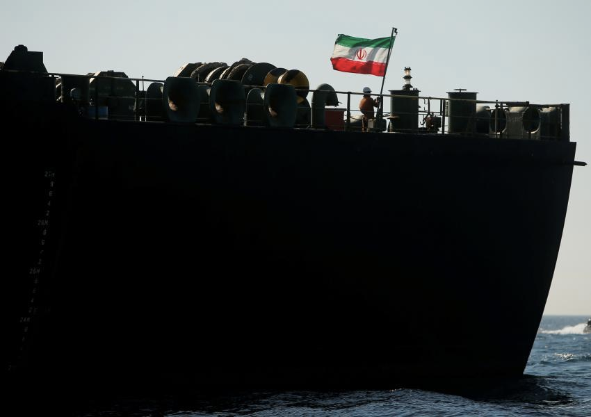 افزایش صادرات نفت ایران در دو ماه گذشته؛ از دست رفتن ۳۷۰ میلیارد دلار درآمد نفتی در یک دهه