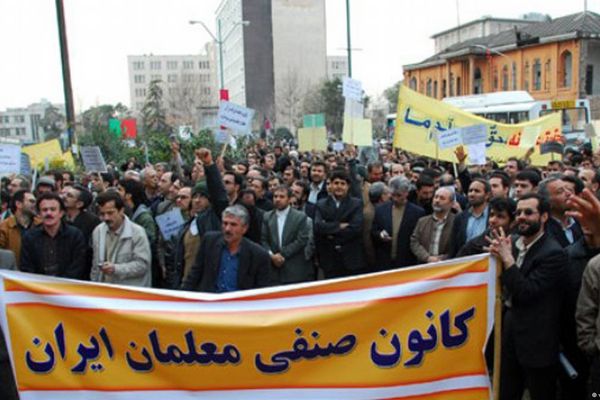 فصل ما بين 15 إلى 20 ألفًا من مديري المدارس في إيران "لأسباب سياسية ودينية"