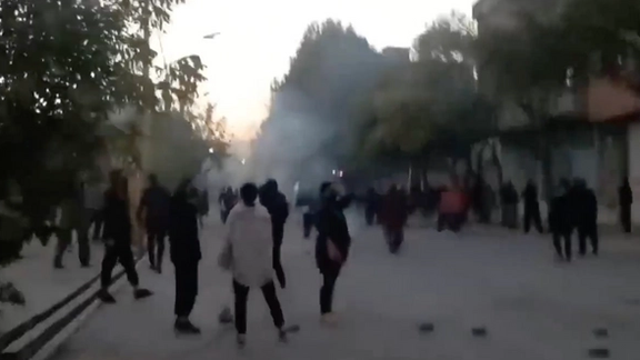 Iran’s 52nd Day Of Unrest: Arrests, Mournings, And Civil Disobedience