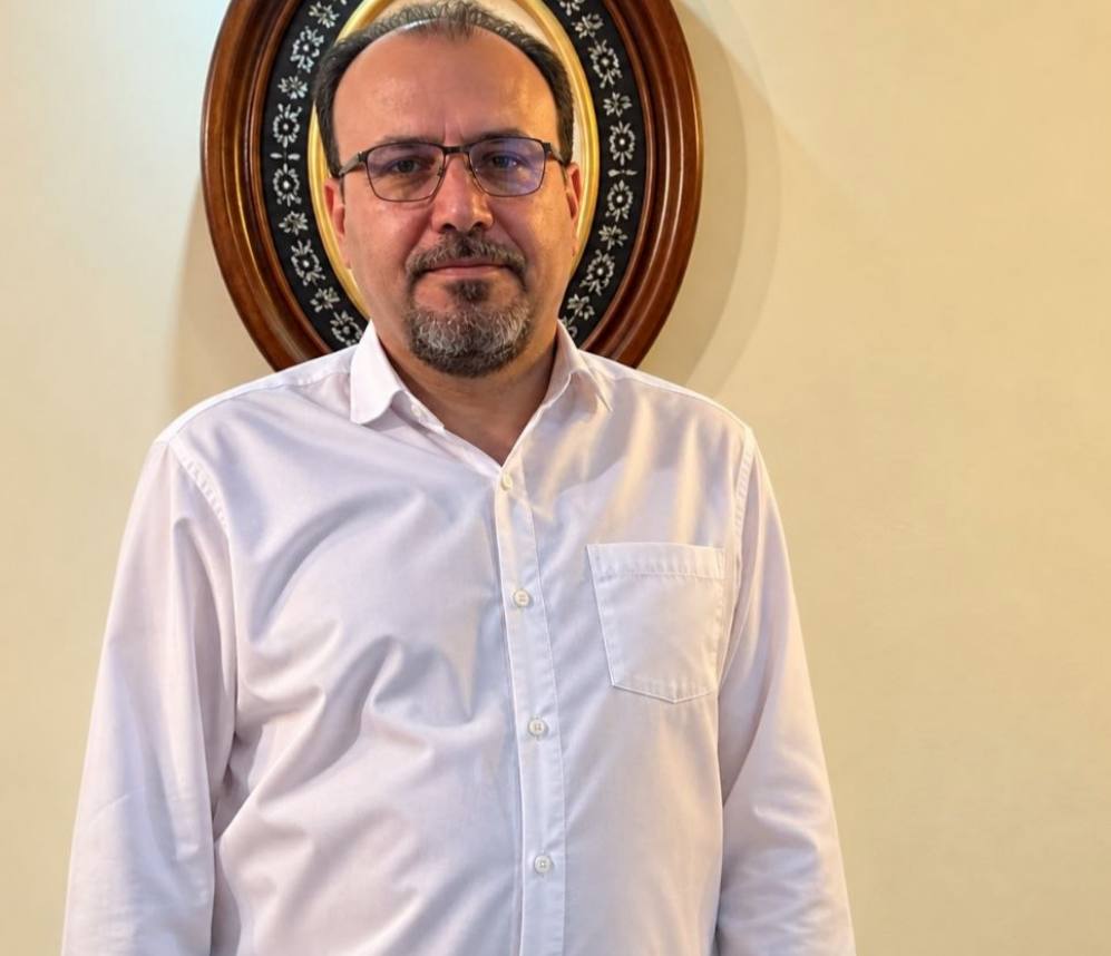 احمدرضا حائری برنده جایزه حقوق بشری «فرانت لاین دیفندرز» در سال ۲۰۲۶ شد