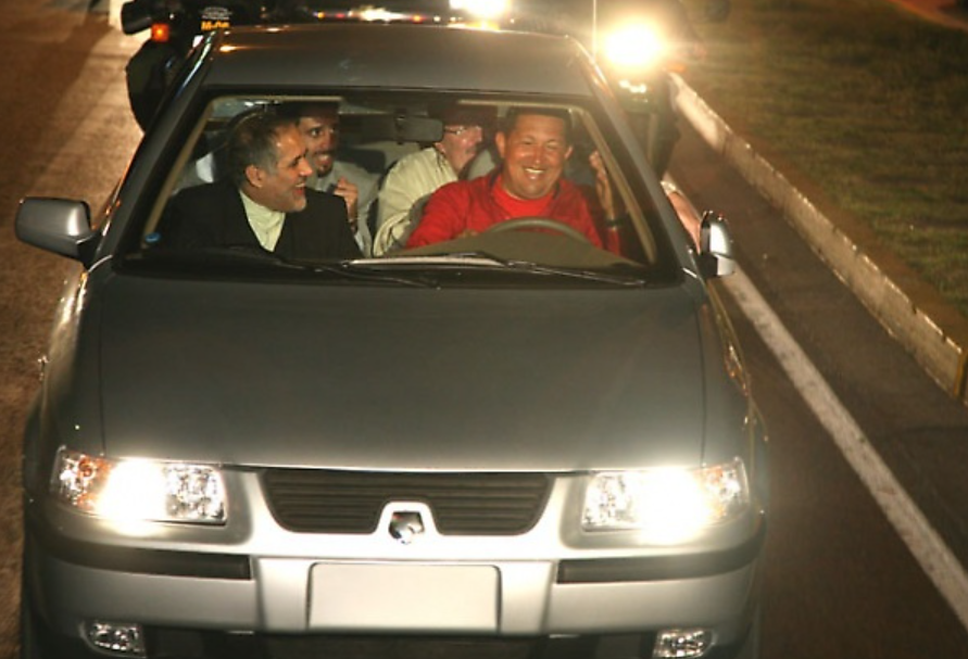 رانندگی با سمند ایرانی، توسط هوگو چاوز، رئیس جمهور پیشین ونزوئلا