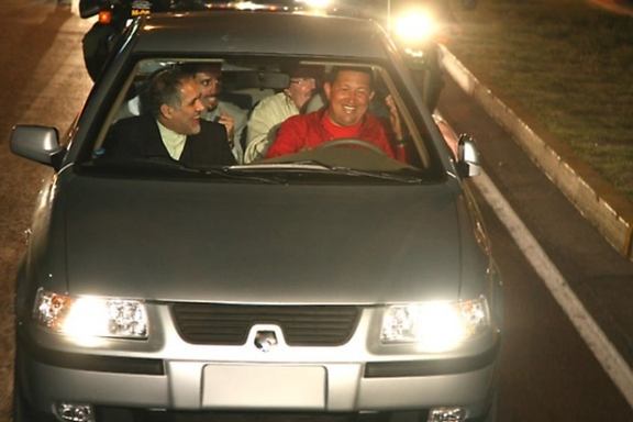 رانندگی با سمند ایرانی، توسط هوگو چاوز، رئیس جمهور پیشین ونزوئلا