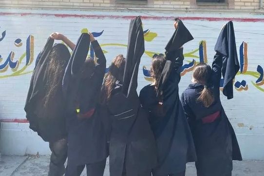 کانون صنفی معلمان انتقال دانشآموزان بازداشتشده به کانون اصلاح و تربیت را محکوم کرد