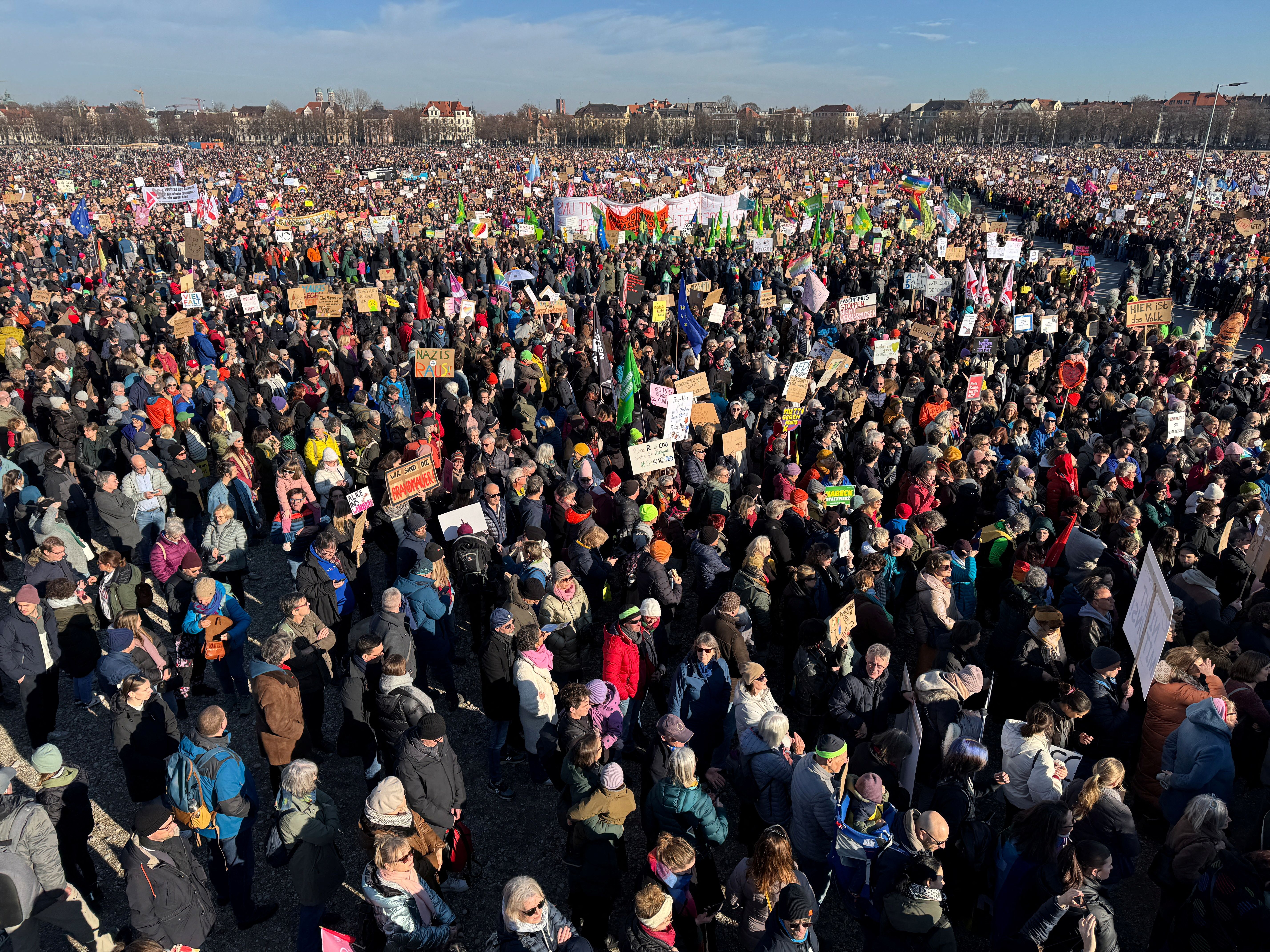ده‌ها هزار نفر در آلمان علیه راست افراطی تظاهرات کردند