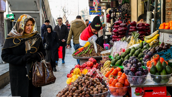 اتحادیه بارفروشان: پس از گزارشها درباره سم در محصولات، خرید میوه و سبزی نصف شده