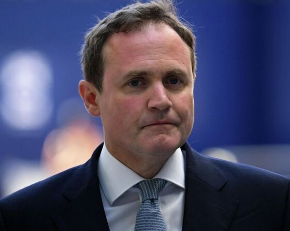 معاون وزیر کشور بریتانیا با جملهای فارسی در توییتر از کارکنان ایراناینترنشنال حمایت کرد