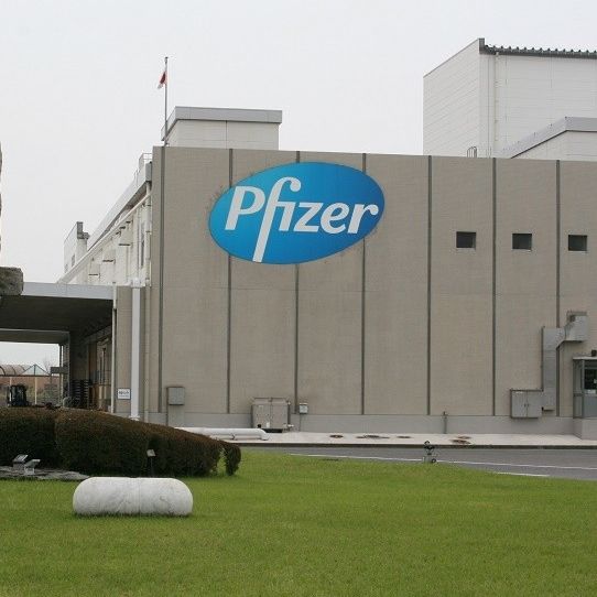 نخستوزیر ژاپن در دیدار با مدیرعامل فایزر خواستار دریافت دوزهای بیشتری از واکسن کرونا شد