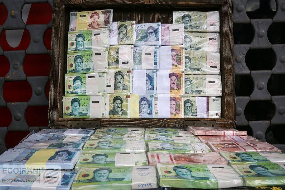 هم‌زمان با اوج‌گیری نرخ ارز و تورم، اسکناس در ایران کمیاب شده است