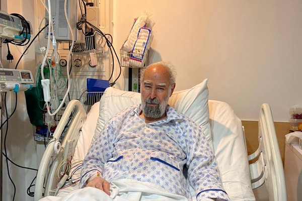 أكثر من 800 ناشط سياسي ومدني يحذرون من تدهور صحة معتقل إيراني بارز