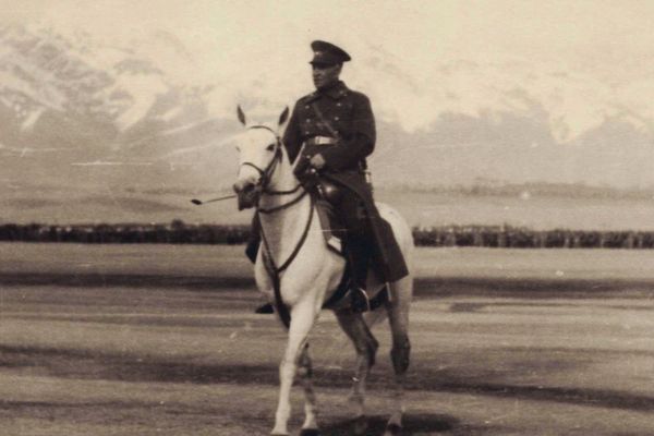 صدمین سالگرد انقراض قاجار؛ رضاخان چطور رضاشاه شد؟