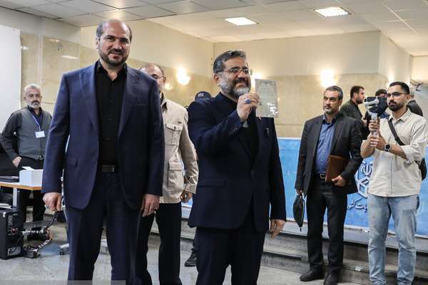 Which Presidential Candidate Has the Backing of Raisi’s Cabinet?