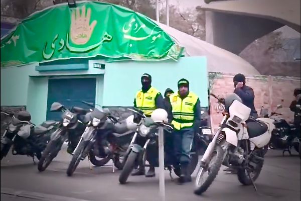 Dozens arrested protesting continued house arrest of 2009 protests leaders