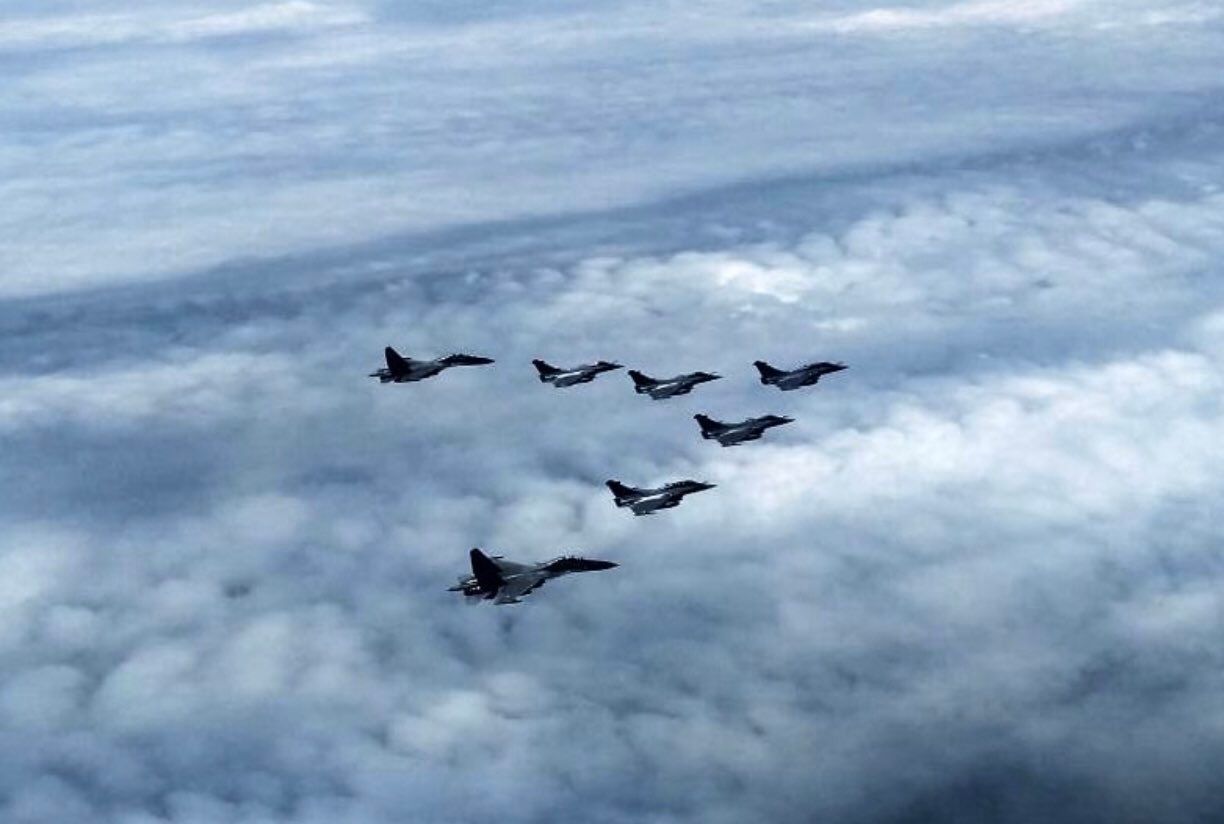 فرانسه برای فروش ده‌ها جنگنده رافائل و بالگرد با امارات توافقی ۱۹ میلیارد دلاری امضا کرد 