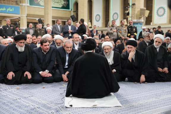 مساعد الرئيس الإيراني: لا خلاف مع خامنئي بشأن المحادثات مع واشنطن