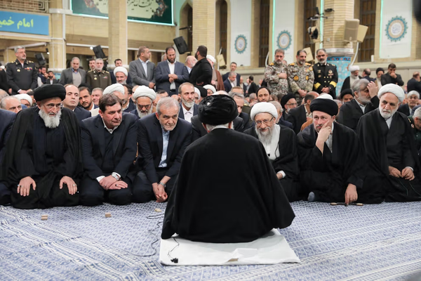 مساعد الرئيس الإيراني: لا خلاف مع خامنئي بشأن المحادثات مع واشنطن