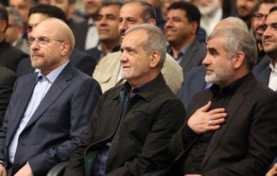 علی نیکزاد در کنار مسعود پزشکیان و محمدباقر قالیباف