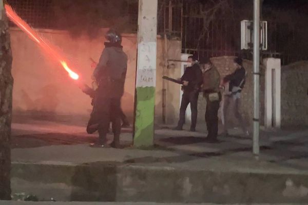 پیام مخاطب: مردم در بازار رشت یا در آتش یا با شلیک ماموران کشته شدند