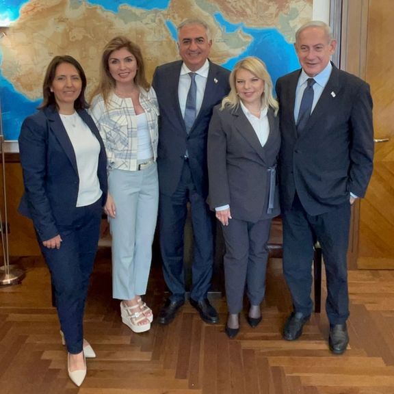 (From left) Intelligence Minister Gila Gamliel, Yasmine Pahlavi, Reza Pahlavi, Sara Netanyahu, and Prime Minister Benjamin Netanyahu in Israel