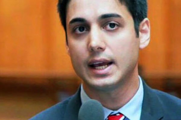 Iranian journalist dies by suicide in protest at prisoners' plight