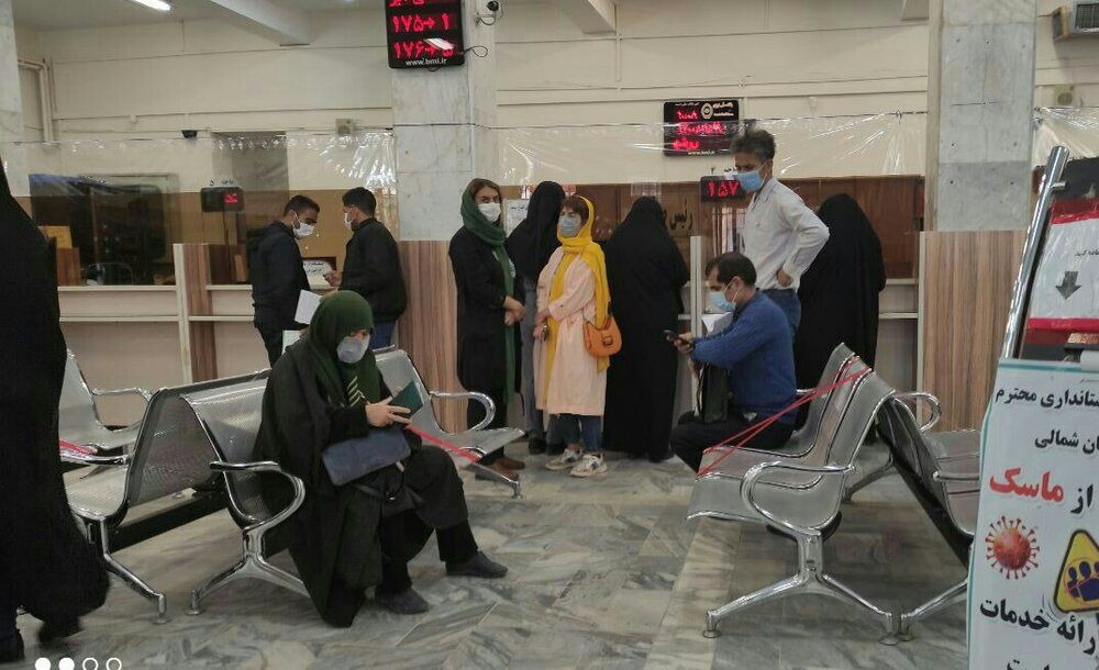 Iranian Banks Limit Cash Withdrawals As Financial Crisis Bites 