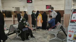 Iranian Banks Limit Cash Withdrawals As Financial Crisis Bites
