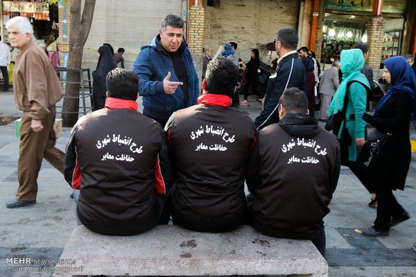 عضو شورای شهر تهران: زیرمیزی گرفتن عوامل شهرداری از دستفروشان واقعیتی تلخ است